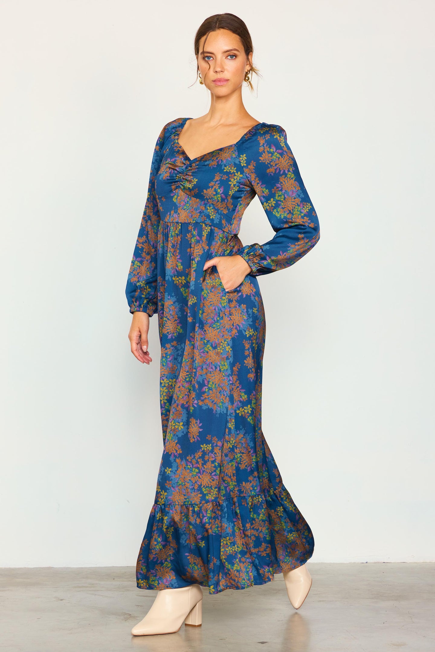 Sweetheart Neckline Longsleeve Maxi Dress